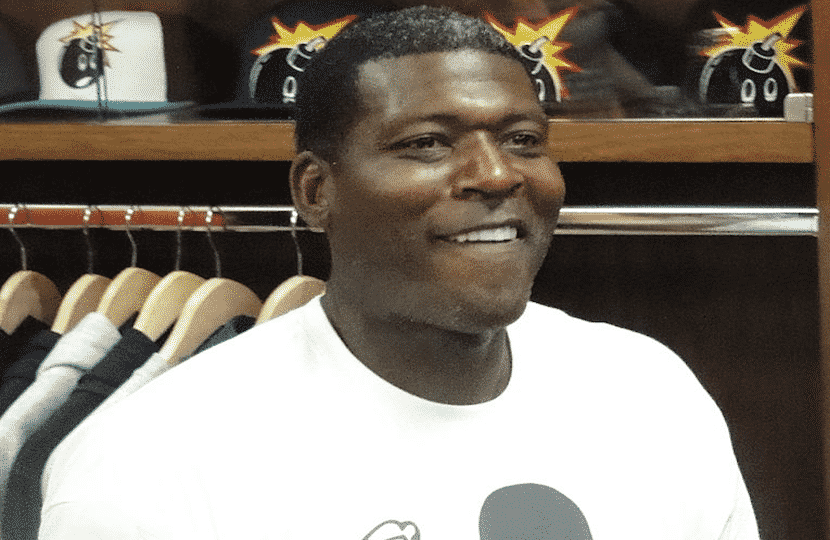 Featured image for NBA Legend Larry Johnson Calls For All-Black League, Twitter Reacts