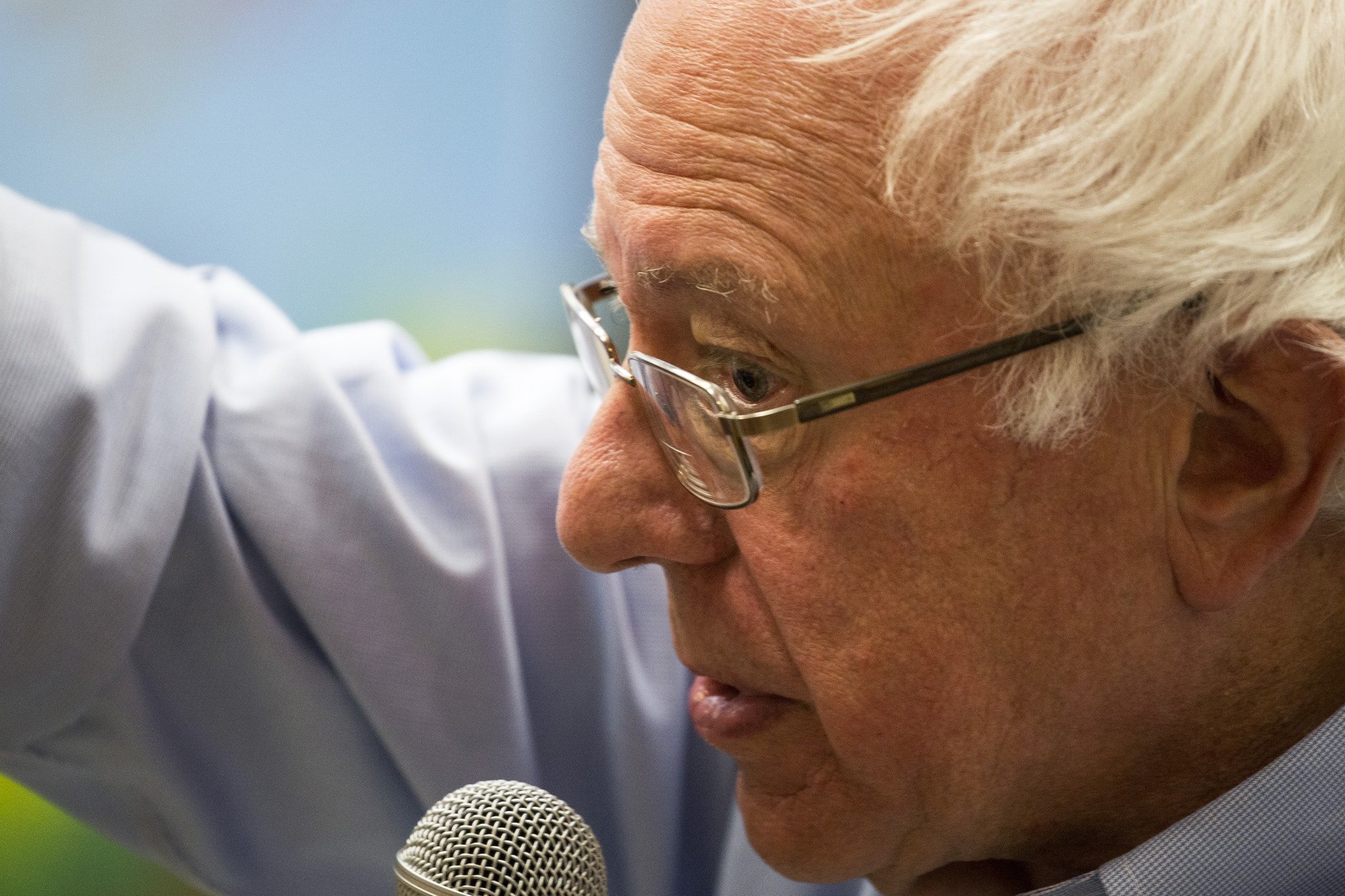 Featured image for The Bernie Sanders GIF That Swept The Internet