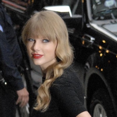 Wyatt Oleff Biography, Wiki, Height, Age, Girlfriend & More - Social