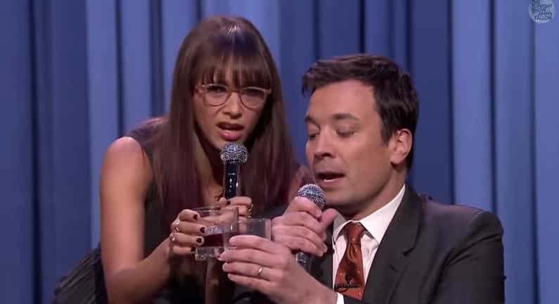 Jimmy Fallon And Rashida Jones Sing Holiday Parodies Of 2014's Biggest Hits [Watch] - Vimarsana News
