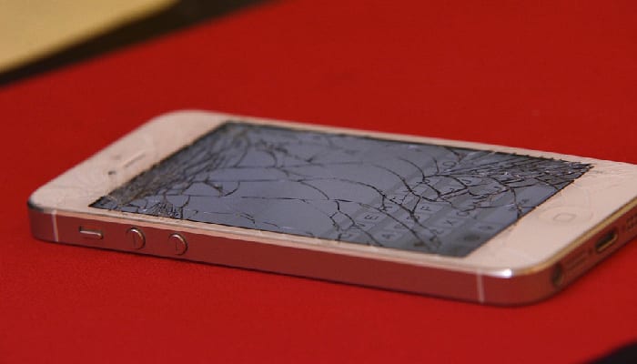 Featured image for Clumsy People Will Love This Airbag Case For Your Phone