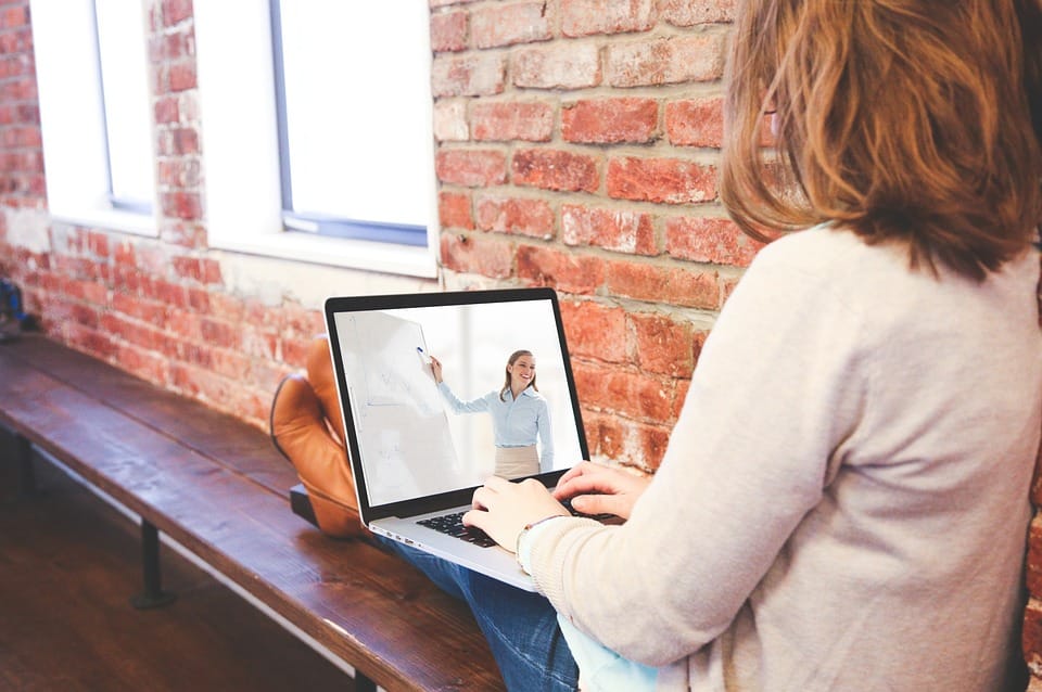 4 Ways AI-Powered Learning Management Systems Can Enhance Your Business - Vimarsana News