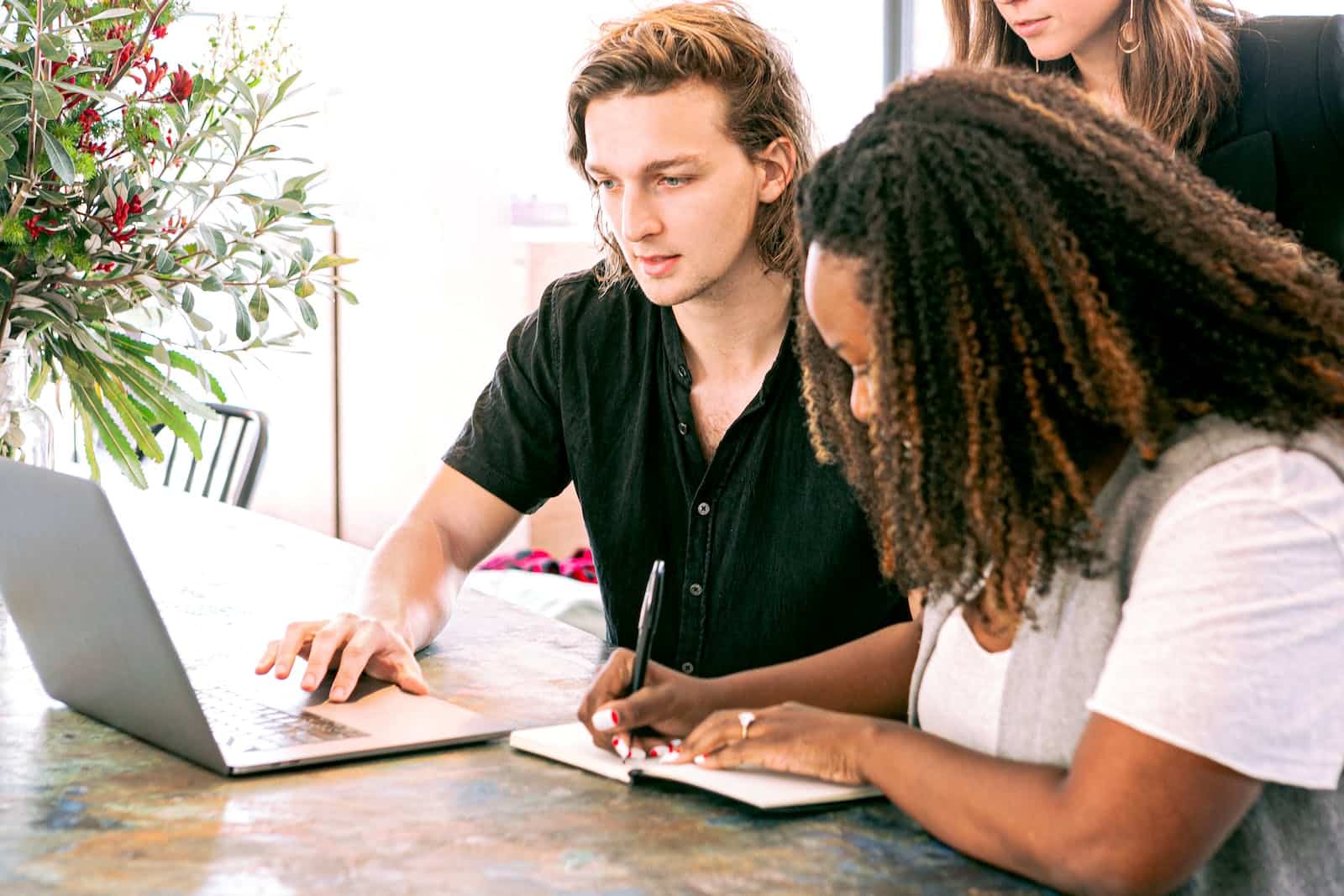 Influencer Marketing Agencies - Social News Daily - Vimarsana News