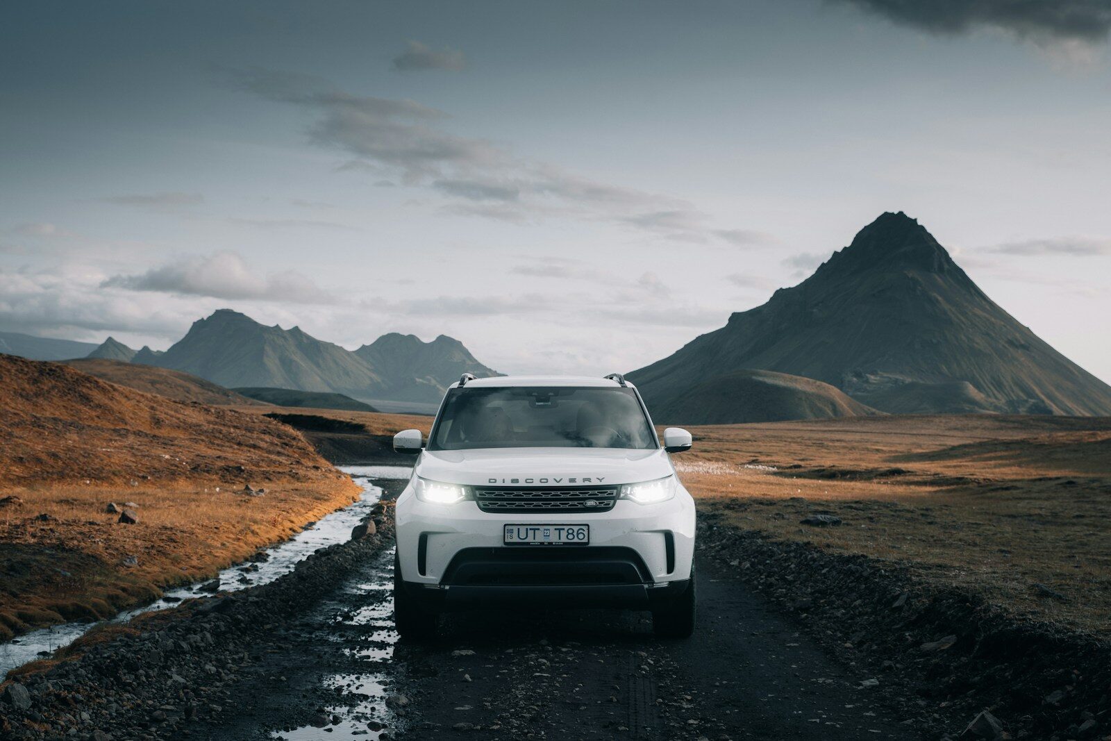 Land Rover vs Range Rover: Key Differences in Models, Performance, and ...